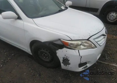 2010 Toyota Camry Le z USA, uszkodzony, nr VIN 4T1BF3EK3AU550267